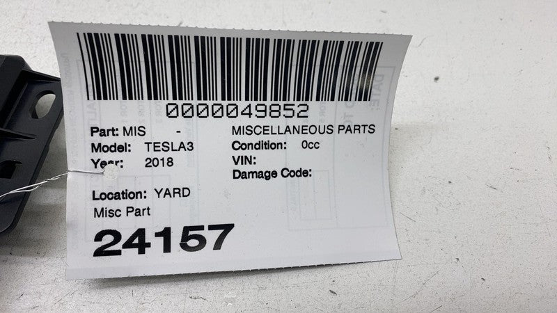 1093295 00 A 2017-2023 Tesla Model 3 Center Console Front USB Hub Charger Control Module OEM