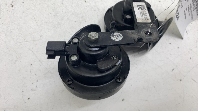 ⭕ 2017-2023 Tesla Model 3 M3 High + Low Pitch Tone Horn w/ Bracket 148