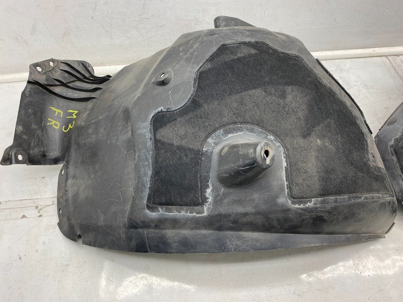 ⭕2017-2023 Tesla Model 3 Front Right Wheelhouse Splash Shield Fender W