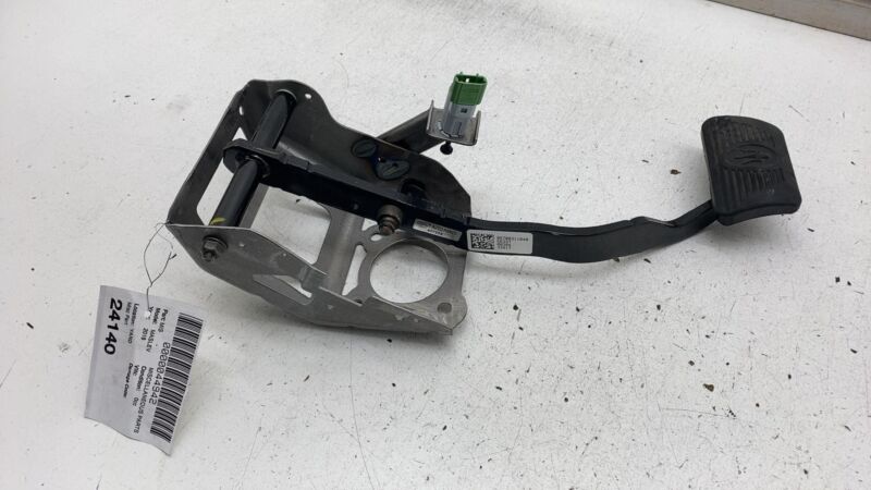 06700311040 ⭕ 2017-2020 Maserati Levante Front Brake Foot Stop Pedal w/ Bracket 06700311040