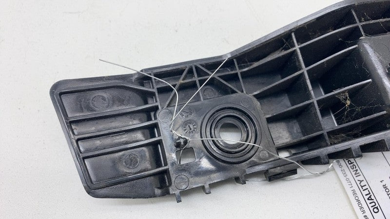 1083992 00 D 2017-2023 Tesla Model 3 Rear Driver Side Taillight Tail Lamp Mount Bracket Left