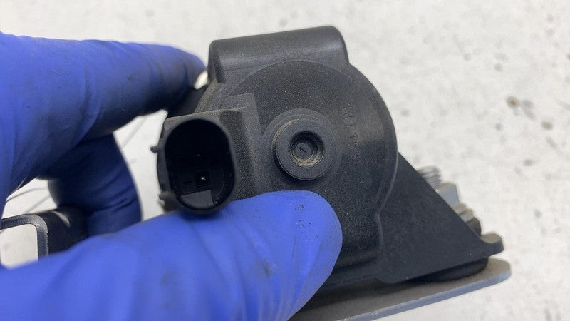 2018 2019 BMW 530e Emission Purge Solenoid Control Valve w/ Bracket 74