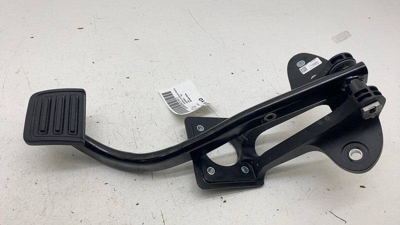 PT00040998C ⭕ 2025 Rivian R1S Front Driver Brake Foot Stop Pedal w/ Bracket OEM PT00040998-C