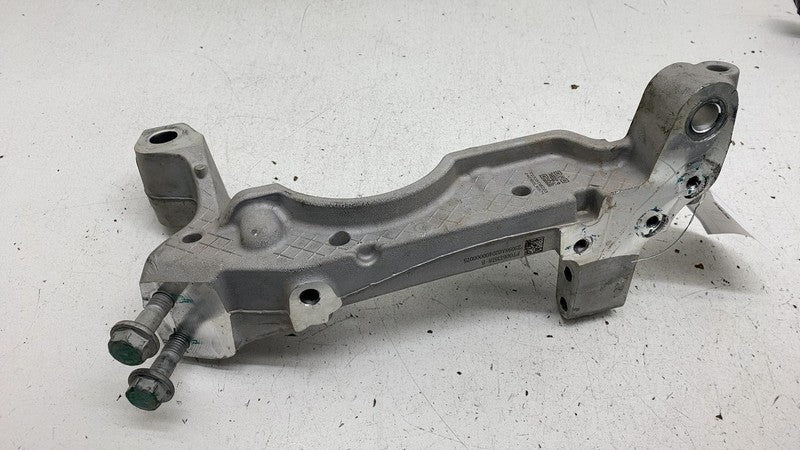 PT00613518B ⭕22-25 Rivian R1T R1S Front Left Lower Subframe Crossmember Bracket PT00613518-B