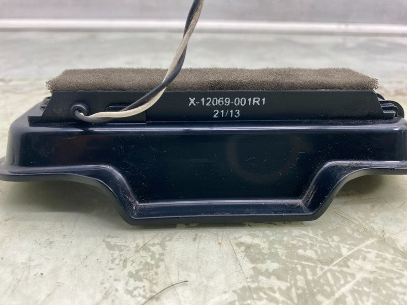 X 12069 001R1 ⭕ 12-20 Tesla Model S Rear End Passive Entry Antenna Bracket & Receiver Module