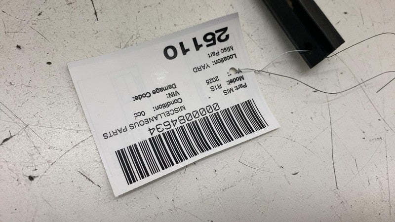 PT00002210 ⭕2022-2025 Rivian R1S Front Left Door Window Weatherstrip Run Channel PT00002210