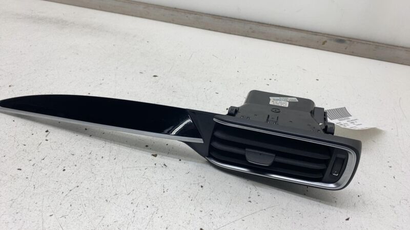 6700492820 ⭕ 2017-2020 Levante Front Right Bezel Molding w/ A/C Air Vent Grille 6700492820