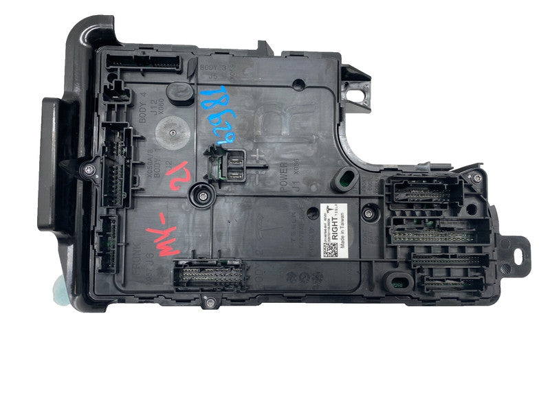 ⭕20-24 Tesla Model Y Right Low Voltage Controller Electronic Module 14