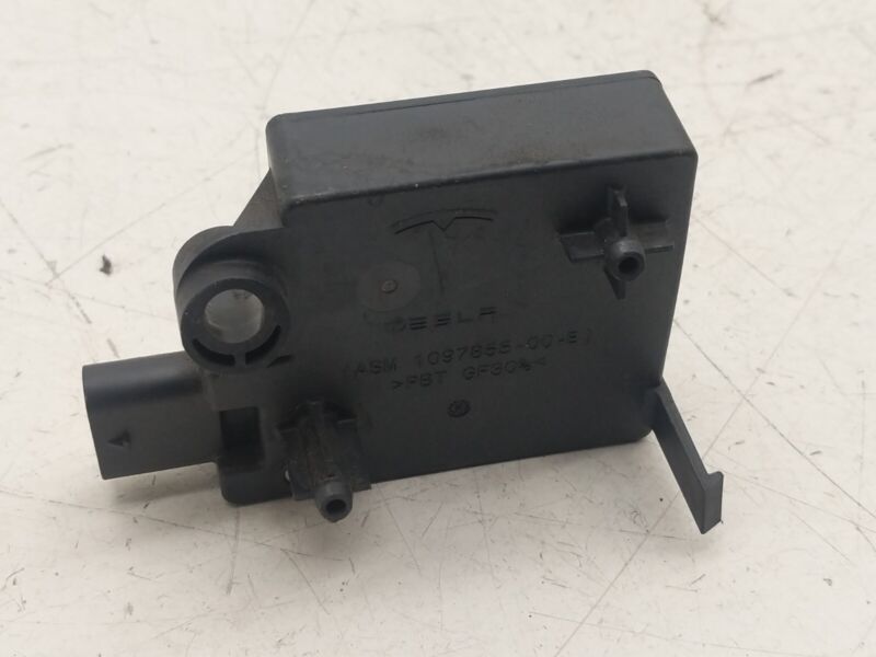 1097855 00 E ⭕ 2017-2022 Tesla Model 3 Rear Bumper BCM Body Control Module Assy 1097855-00-E