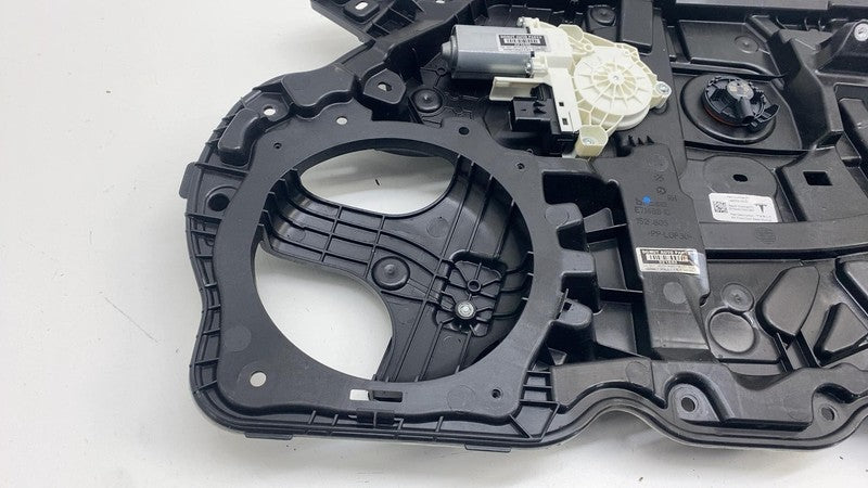 ⭕20-24 Model Y Front Right Door Window Regulator & Motor w/ Carrier 14