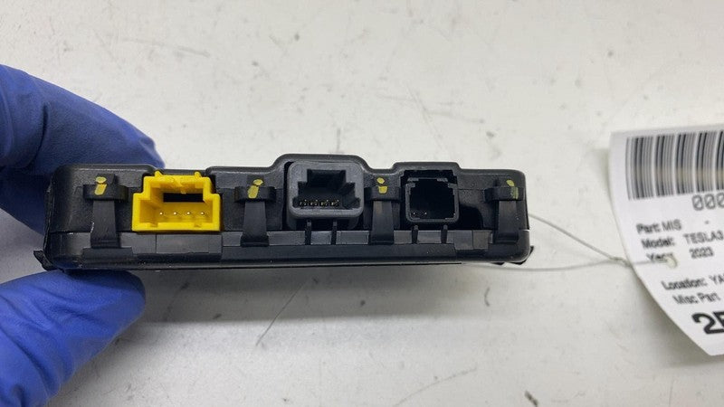 ⭕17-23 Tesla Model 3 Front Passenger Side Door Control Module Right 10