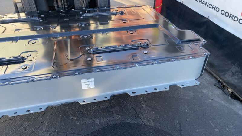 PT00057222 H 2022 2023 2024 Rivian R1S Large Battery Pack 141kWh Lithium HV Module Assembly