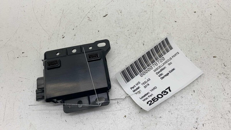 ⭕ 17-23 Tesla Model 3 Center Console Front USB Hub Charger Module 1093