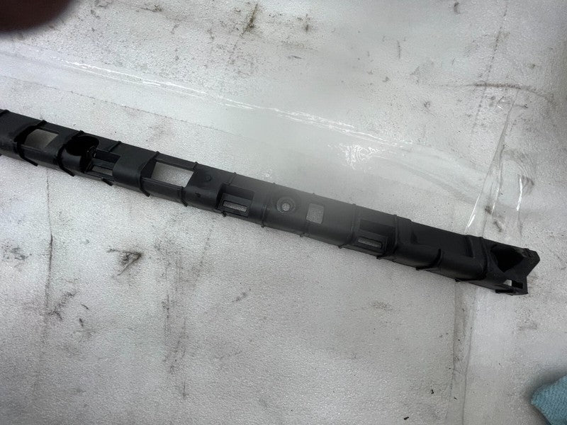 104669000B ⭕ 16-23 Model X Driver Side Rocker Carrier Panel Trim Bracket Left 1046690-00-B
