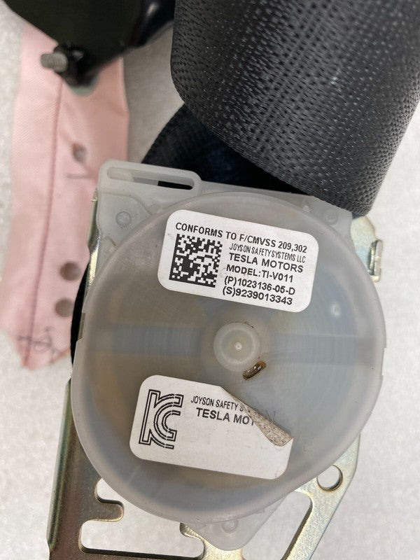 ⭕ 16-20 Model S Rear Left Seatbelt Retractor w/ Mid C-Pillar Cover 102