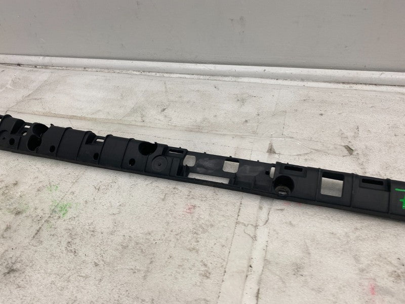 104669100B ⭕ 2016-2023 Tesla Model X Right Rocker Carrier Panel Trim Bracket 1046691-00-B