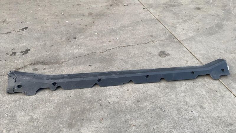 181660000C 2024-2025 Tesla Cybertruck Passenger Side Right Rocker Panel Molding RH Assembly