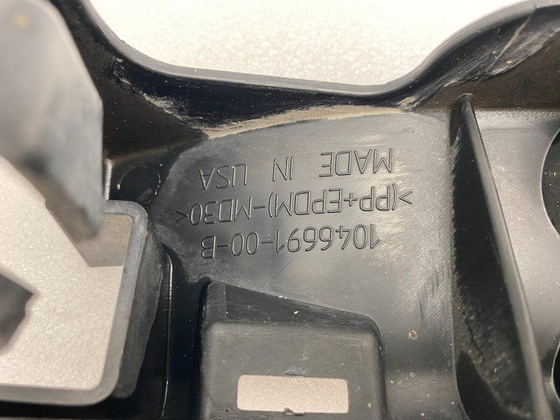 104669100B ⭕ 2016-2023 Tesla Model X  Rocker Carrier Panel Trim Bracket Right 1046691-00-B