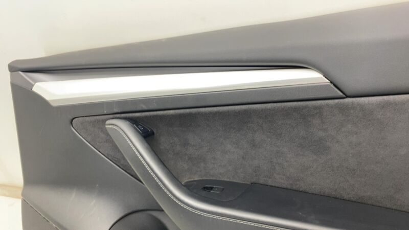 ⭕  21-23 Tesla Model 3 Front Passenger Side Interior Door Panel Trim Card Right