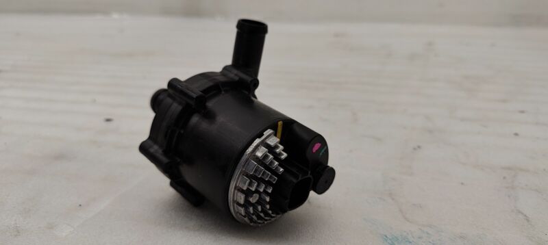 106747300F 2012-2020 Tesla Model S MS Auxiliary Water Coolant Pump Assembly 1067473-00-F