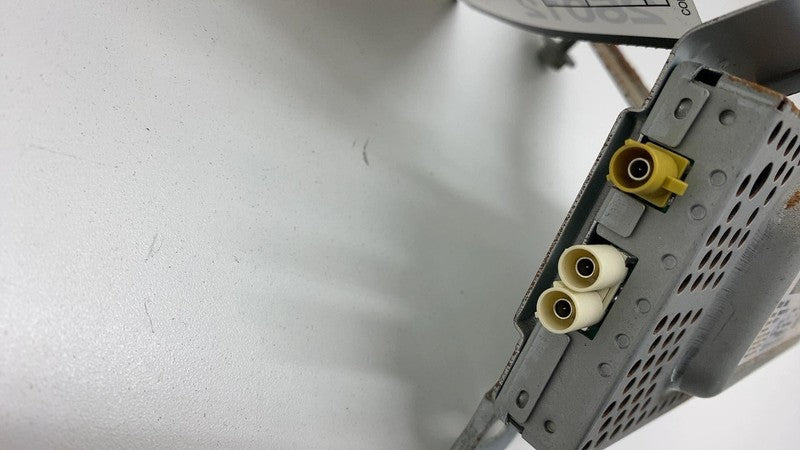 21-24 Tesla Model S Harman Becker HB Z511 FM/HD/SXM Radio Tuner Contro