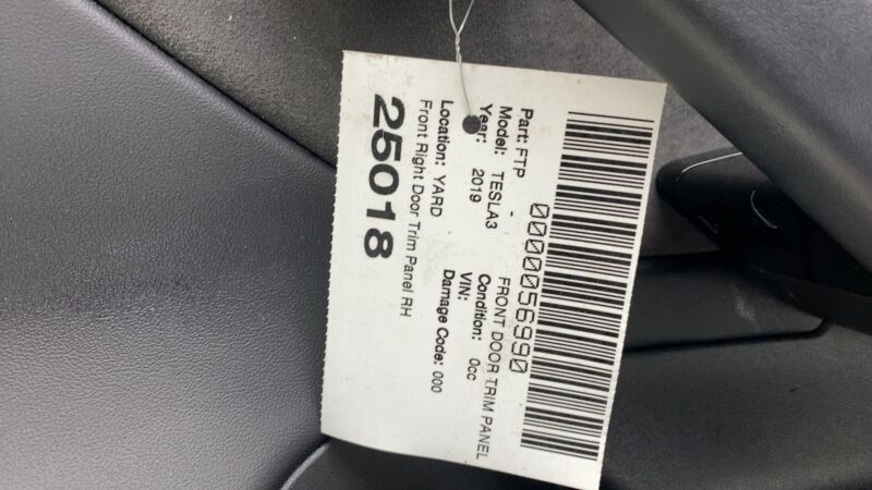 1090411-01-H ⭕ 2017-2020 Tesla Model 3 Front Right Interior Door Panel Trim Card 1090411-01-H