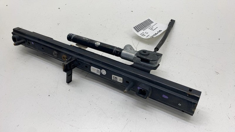 ⭕ 17-23 Model 3 Front Left Seat Rail w/ Seatbelt Lap Pretensioner 1090