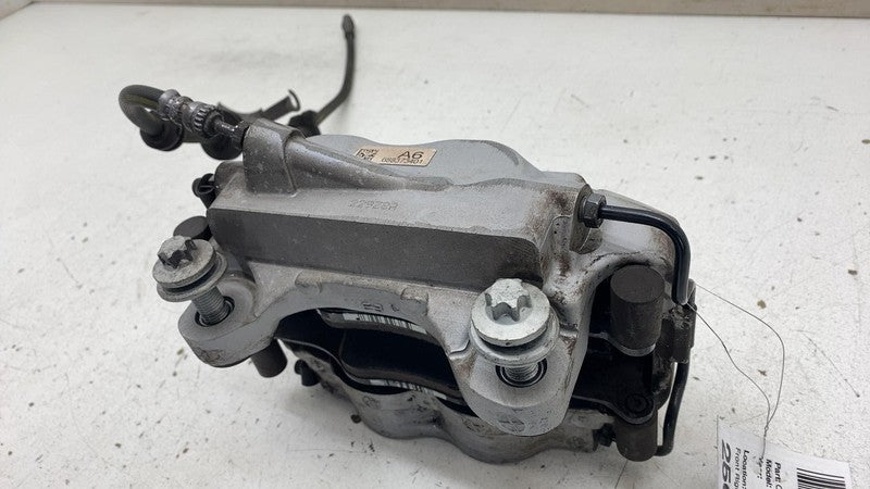 2018 2019 2020 BMW 530E Front Right Caliper + Brake Hose Line w/o Spor