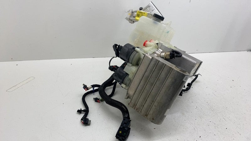 152300200B ⭕ 2021-2026 Tesla Model 3 Supermanifold Refrigerant Chiller w/ Coolant Reservoir