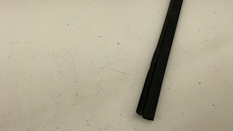 31108768 ⭕ 2021-2023 Polestar 2 Front Right Door Upper Weatherstrip Rubber Seal 31108768