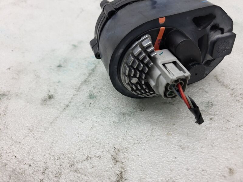 2012-2015 Tesla Model S MS Auxiliary Water Coolant Battery Cooling Pump Assembly