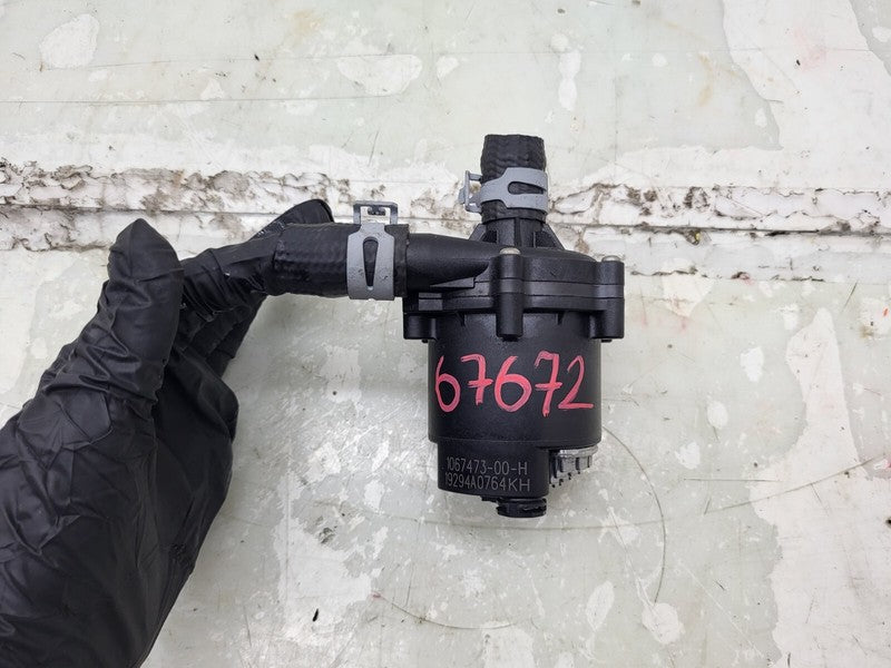 1067473-00-H ⭕ 2012-2020 Tesla Model S Coolant Water Pump Assembly Foam Isolated 1067473-00-H