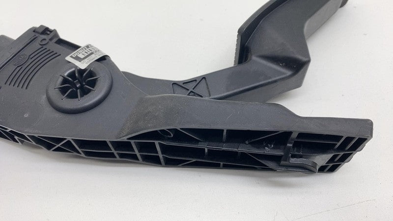 A2923000000 2012-2019 Mercedes-Benz GLE350 Front Driver Gas Throttle Pedal Accelerator OEM