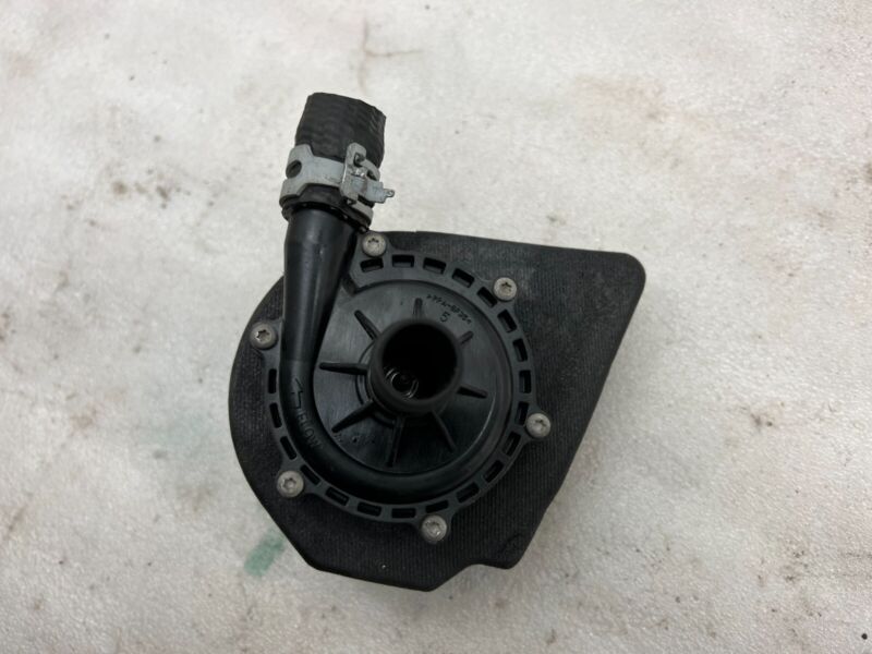 1067473 00 G 2012-2020 Tesla Model S Coolant Water Pump Assembly Foam Isolated 1067473-00-G