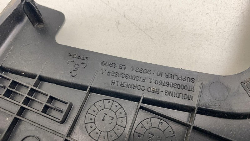 PT00030676 ⭕ 22-24 R1T Rear Left & Right Door Back Corner Trim PT00030676-C / PT00030677-C