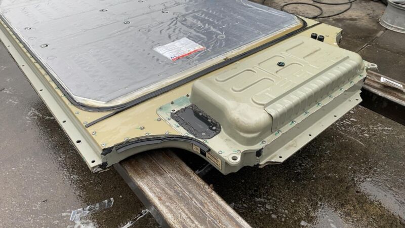 1014114 00 A 2012-2015 Tesla Model S High Voltage Battery Pack Module 85kWh 400VDC Assembly