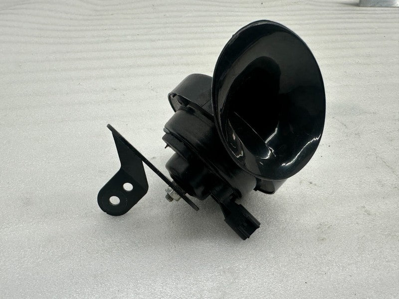 E1 0020046 ⭕ 2012-2020 Tesla Model S Seger High Pitch Tone Horn 12V 510 Hertz with Bracket