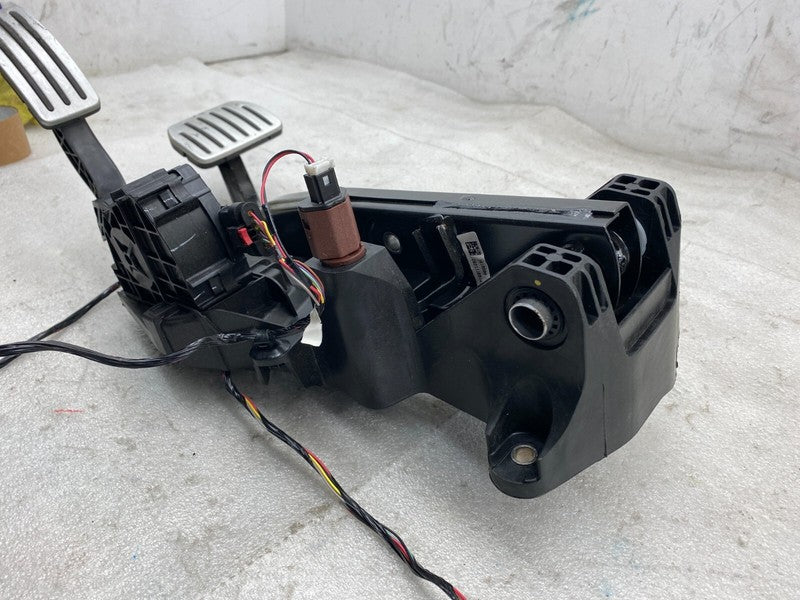 1188691 00 B ⭕ 2020-2023 Tesla Model Y Accelerator and Brake Pedal Pad Assembly 1188691-00-B