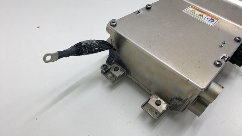 1016561 00 A 2012 2013 2014 2015 Tesla Model S MS Rear High Voltage HV Junction Box Assembly