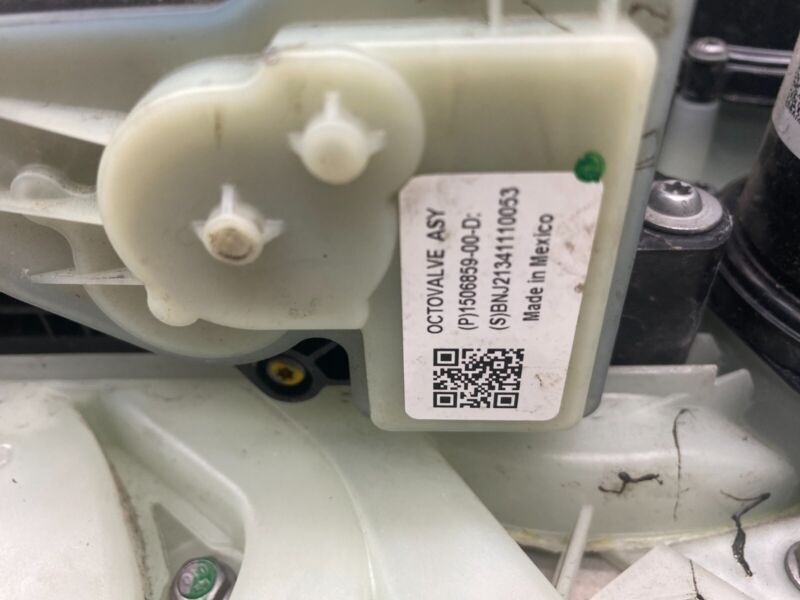 150685900D 20-23 Model Y Supermanifold Refrigerant Chiller & Coolant Reservoir 1546475-00-F
