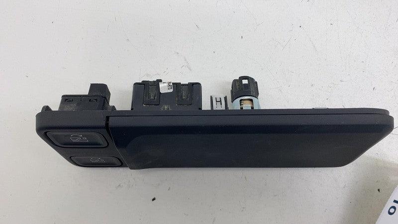 ⭕ 22-25 Rivian R1S Rear Left Quarter Trim Cover & Switch & Outlet PT00