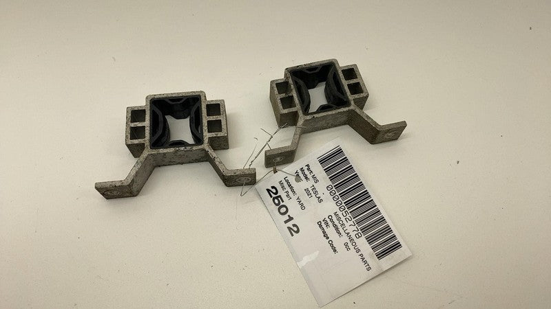 1615699 00 A 2021-2024 Tesla Model S X Radiator Cooling Module Upper Isolator Mount Support