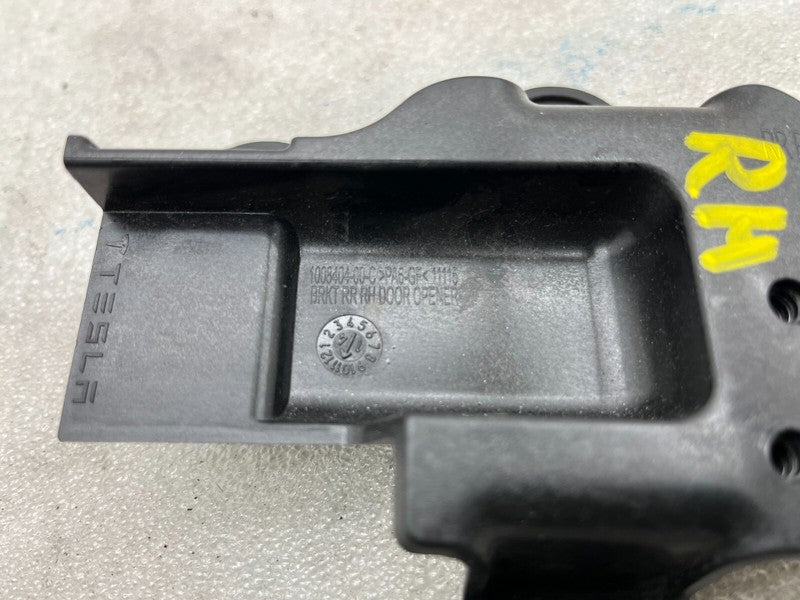1008404 00 C ⭕ 12-20 Model S Rear Passenger Side Door Opener Mount Bracket Right 1008404-00-C