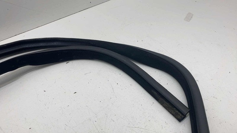 ⭕ 2014-2017 Land Range Rover Sport Front Door Weatherstrip Rubber Seal