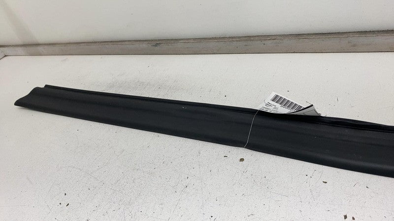 PT00002356 ⭕ 22-24 Rivian R1T Left Driver Side Skirt Rocker Panel Molding Seal PT00002356