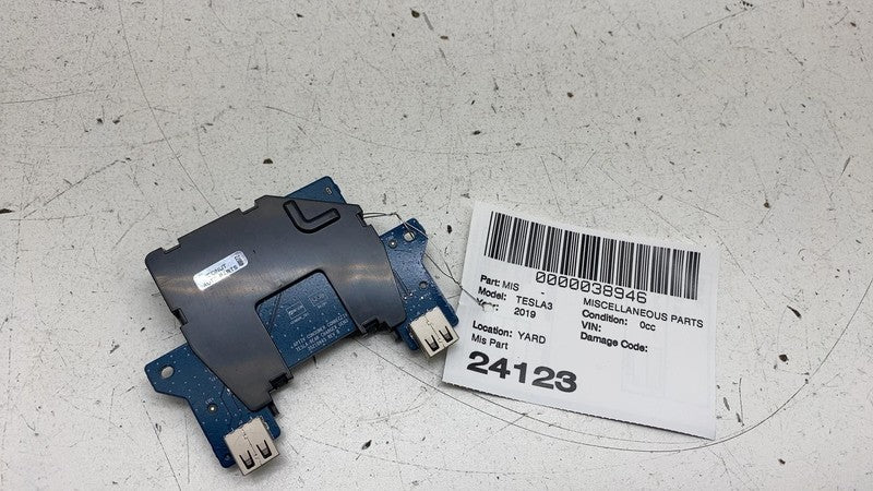 ⭕ 17-23 Tesla Model 3 Rear Generic USB/AUX Control Unit Hub Module 112