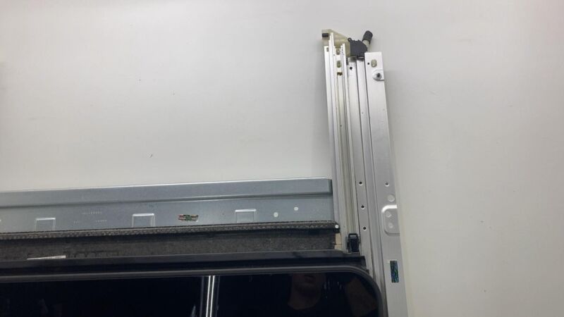 A 218 820 01 42 ⭕ 10-16 Mercedes-Benz E350 E-Class Panoramic Roof Glass Frame Track A2188200142