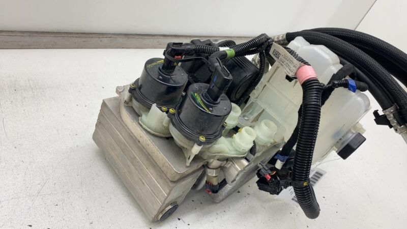 2020-2024 Tesla Model Y Supermanifold Refrigerant Chiller w/ Coolant Reservoir