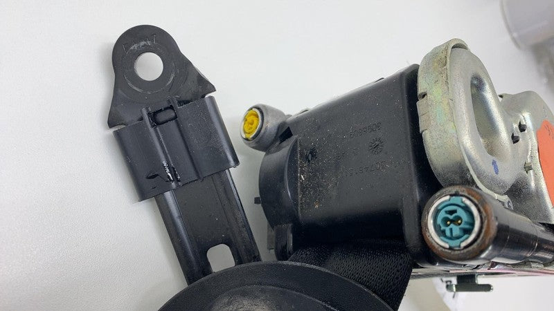 2016-2020 Tesla Model X Front Passenger Side 1st Row Seat Belt & Retra