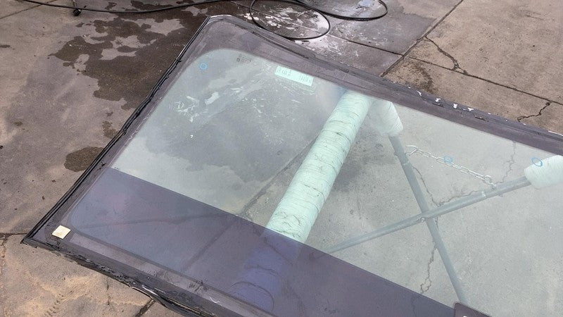 E9 43R-000495 ⭕ 2014 2015 2016 Chevy Silverado 1500 Front Windshield Glass E9 43R-000495